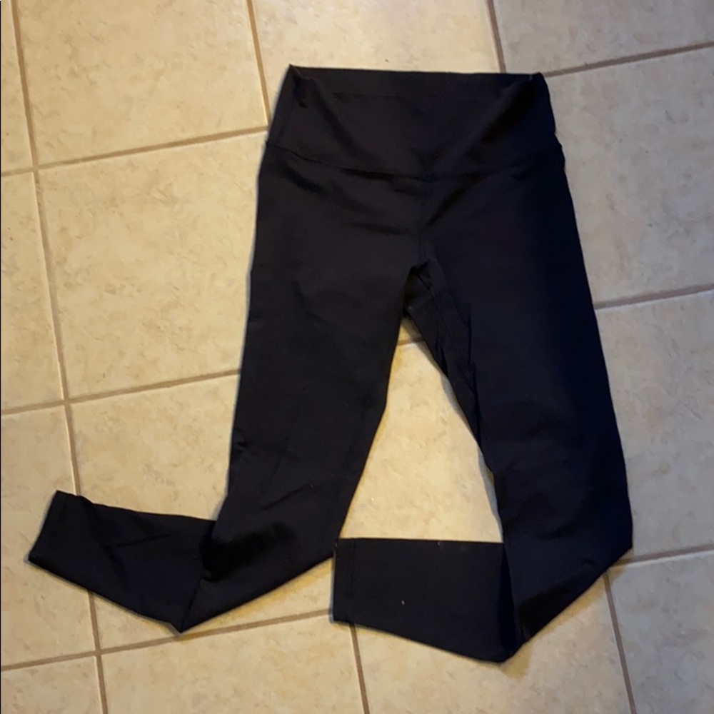 Lululemon tall 12 wunder under leggings.